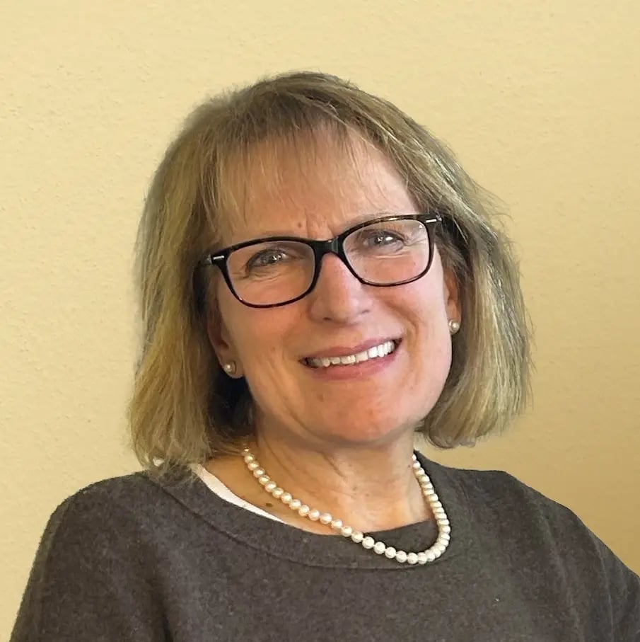Image of MV Bank employee.